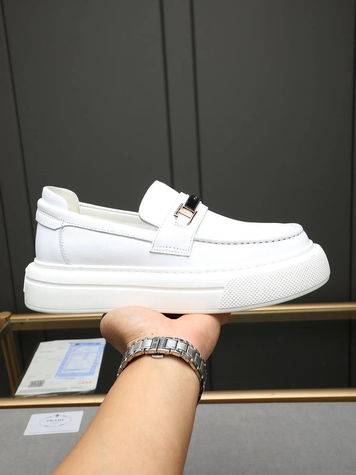 Men's Men's Shoes 💰500 Prada/Prada Men's new casual shoes, this upper is made of imported calfskin + sheep lining! The outsole is made of non-slip foam outsole, which feels good on your feet and is a fashionable and stylish item!  Size: 38-44 (45 customized)